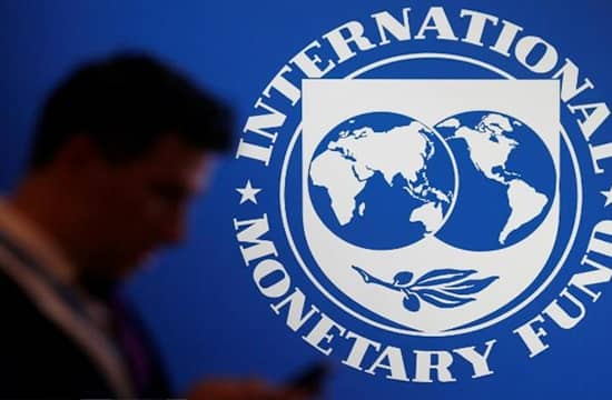 FMI a revizuit în scădere prognoza privind evoluţia economiei mondiale în acest an şi anul viitor