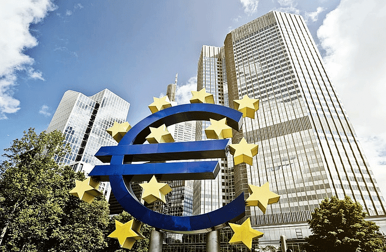 BCE avertizează că preţul caselor ar putea să se prăbuşească în zona euro odată cu creşterea dobânzilor